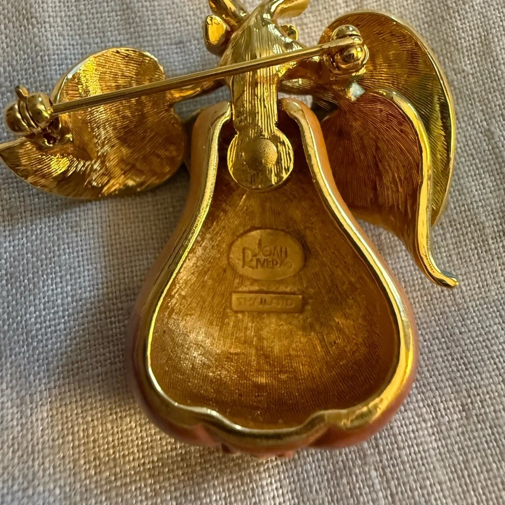 Joan Rivers Gold and Green Pear Brooch - Picture 4 of 4